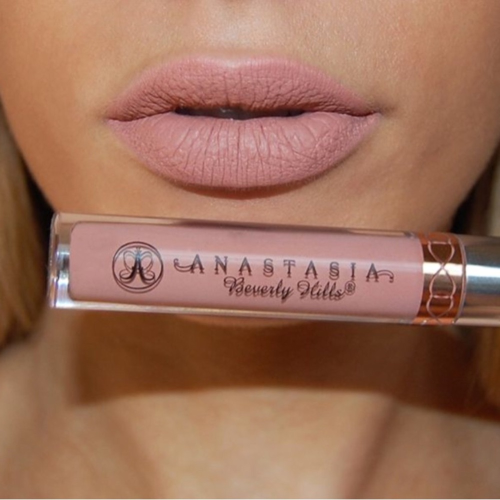 Anastasia Pure Hollywood 
Smudge-Proof Matte Liquid Lipstick
NIB (New In Box)💄✨